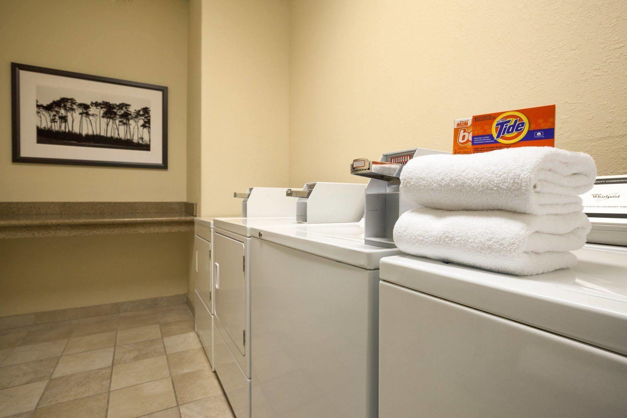 Country Inn & Suites By Radisson Bismarck Waterpark Eksteriør bilde